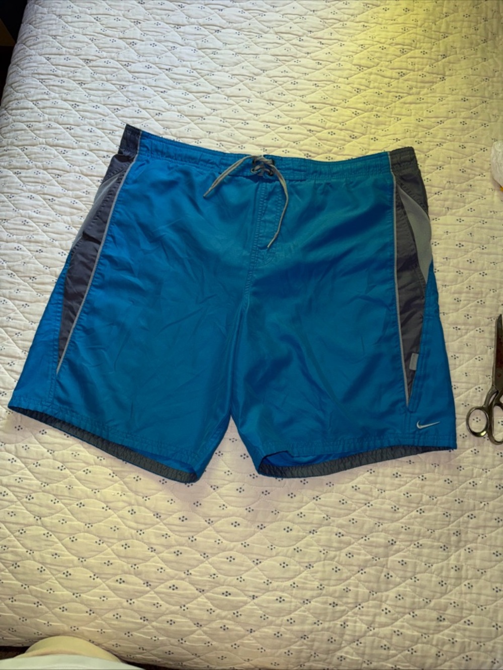 Nike Men’s Size Large Blue Swim Trunks Drawstring  With Pockets Long 8” Inseam